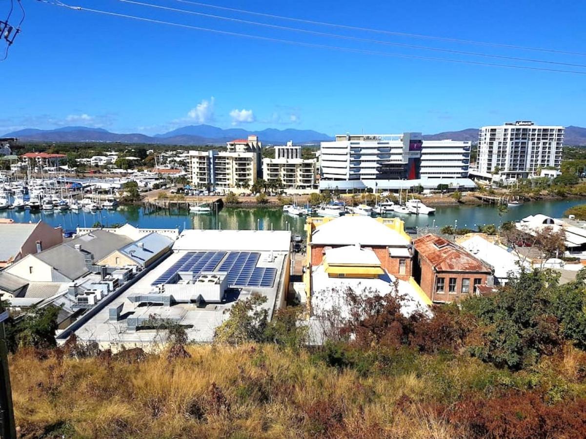 Melton Hill Apartment Townsville Exterior photo